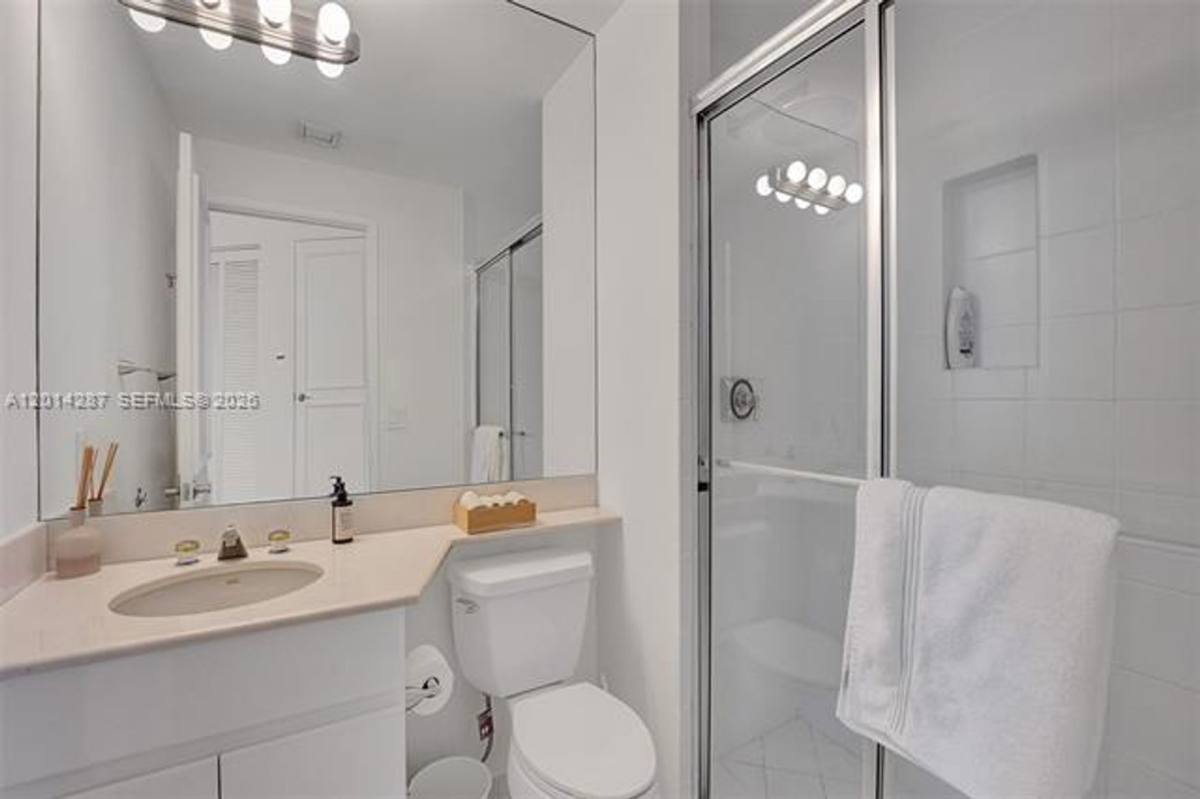 Apartment for rent at 715 Crandon Blvd, Key Biscayne, FL 33149