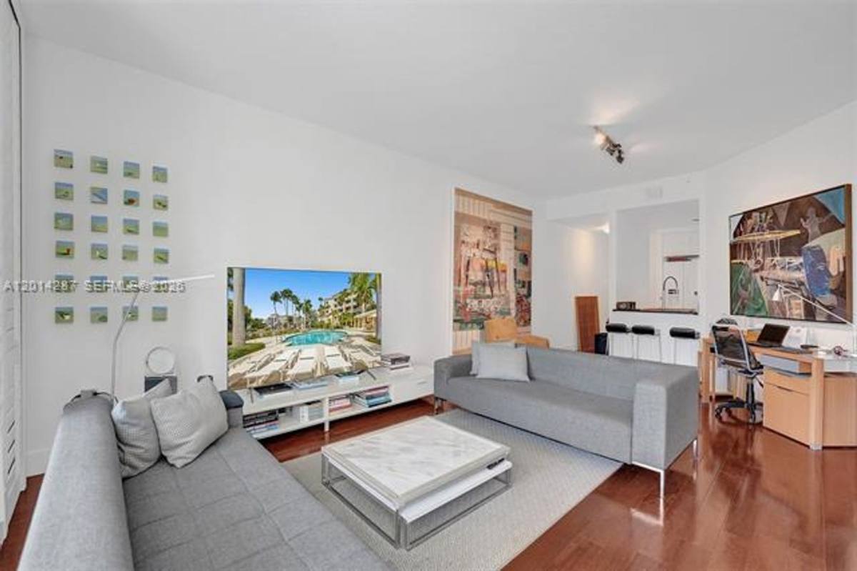 Apartment for rent at 715 Crandon Blvd, Key Biscayne, FL 33149