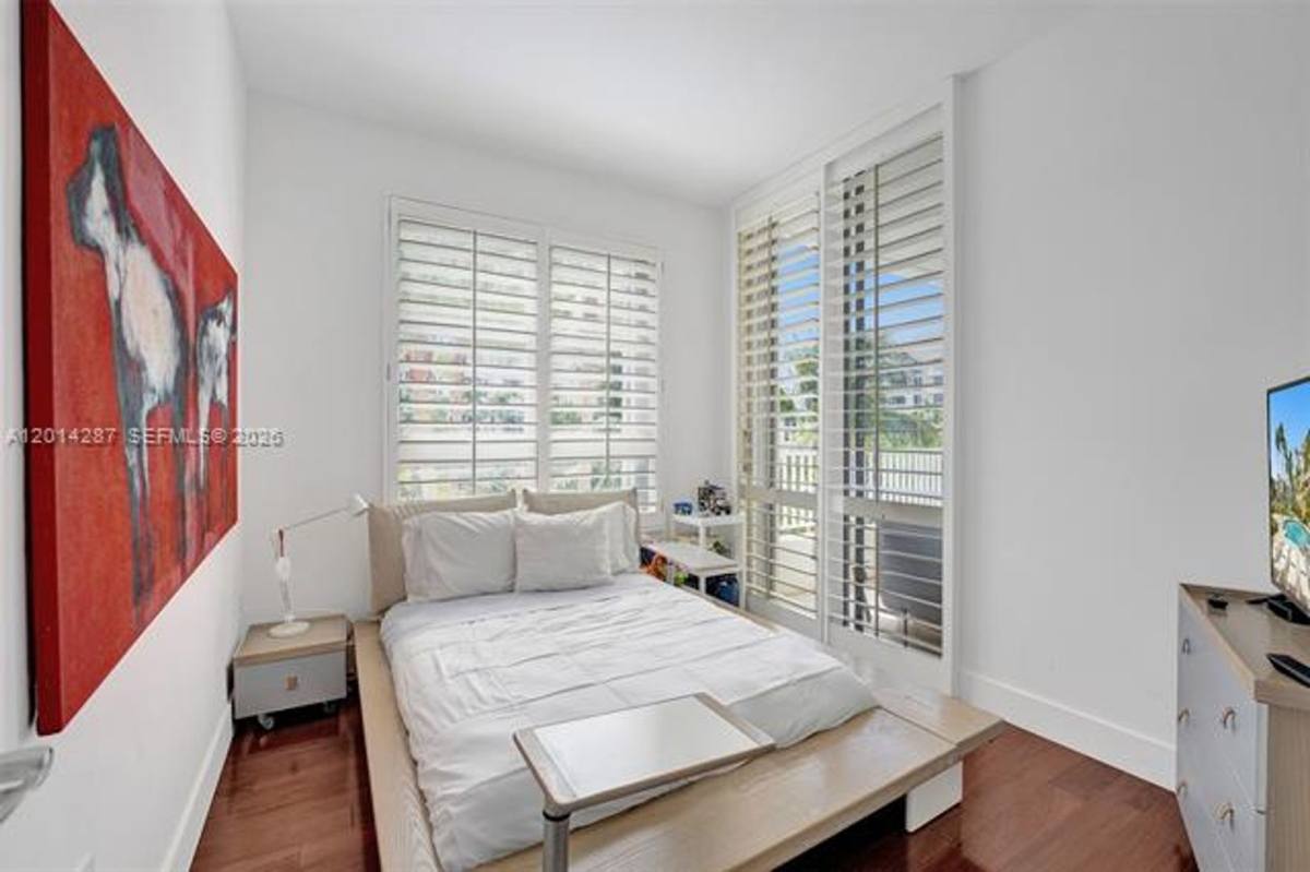 Apartment for rent at 715 Crandon Blvd, Key Biscayne, FL 33149