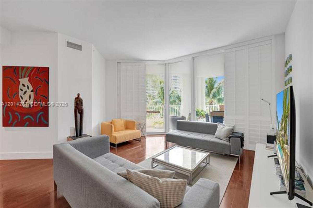 Apartment for rent at 715 Crandon Blvd, Key Biscayne, FL 33149