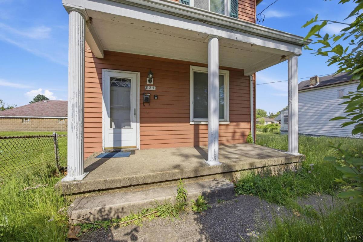 House for rent at 827 Hinnerman St, Duquesne, PA 15110