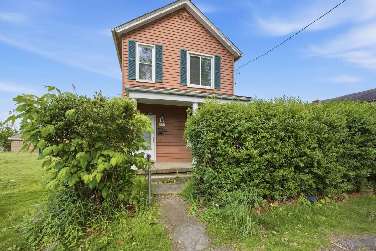 House for rent at 827 Hinnerman St, Duquesne, PA 15110