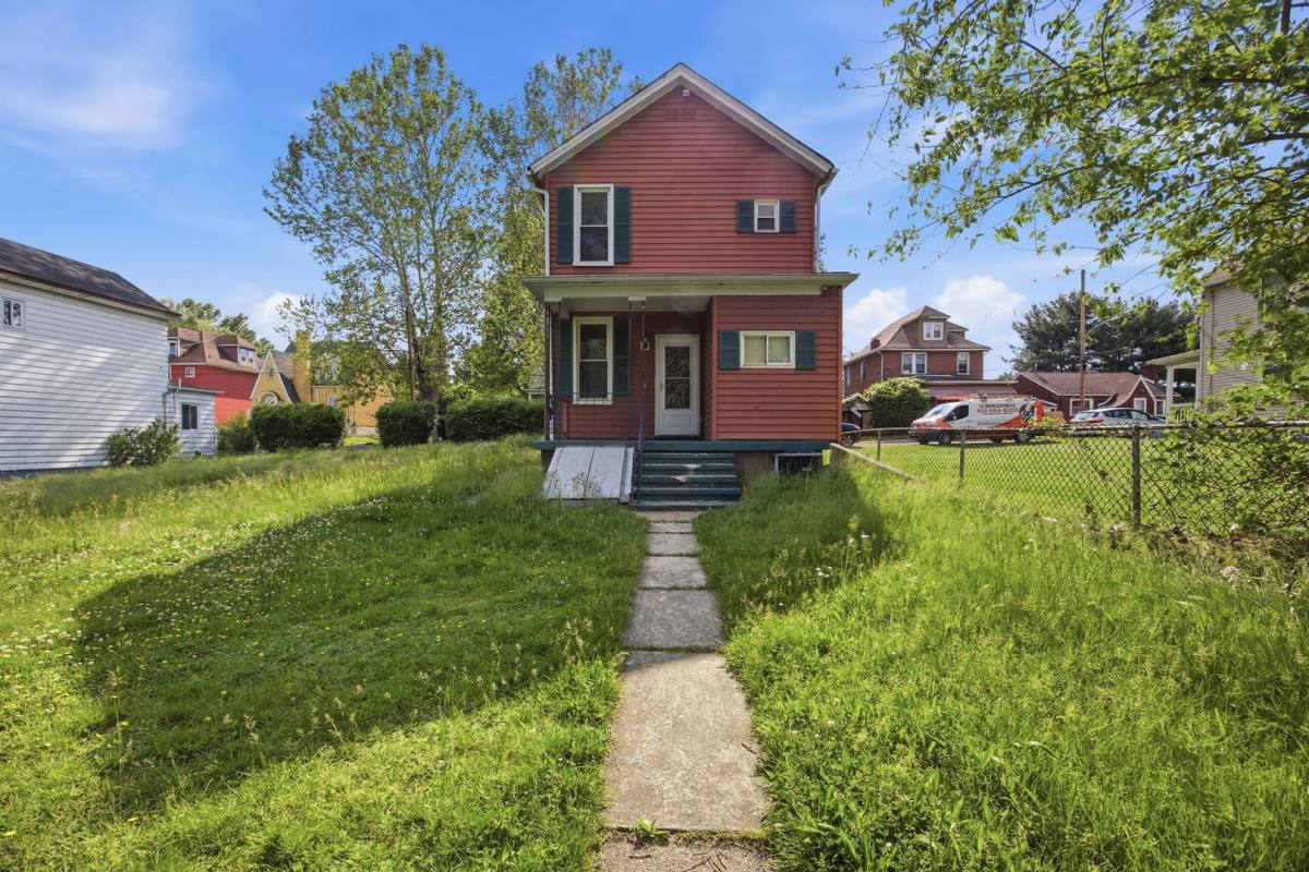 House for rent at 827 Hinnerman St, Duquesne, PA 15110