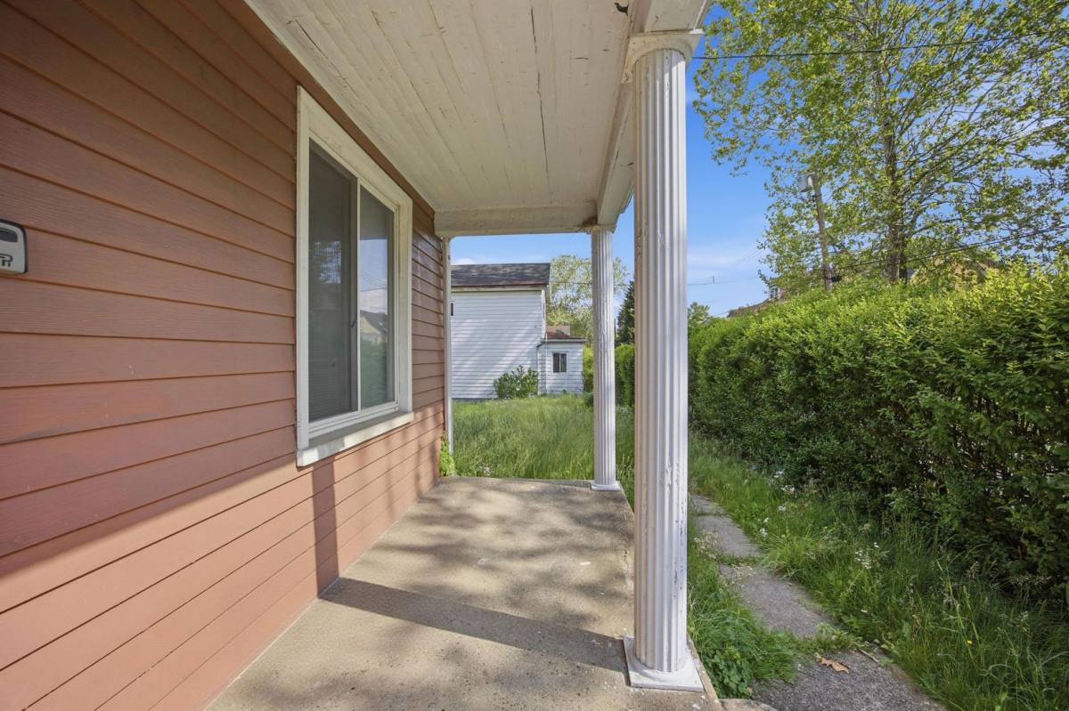 House for rent at 827 Hinnerman St, Duquesne, PA 15110
