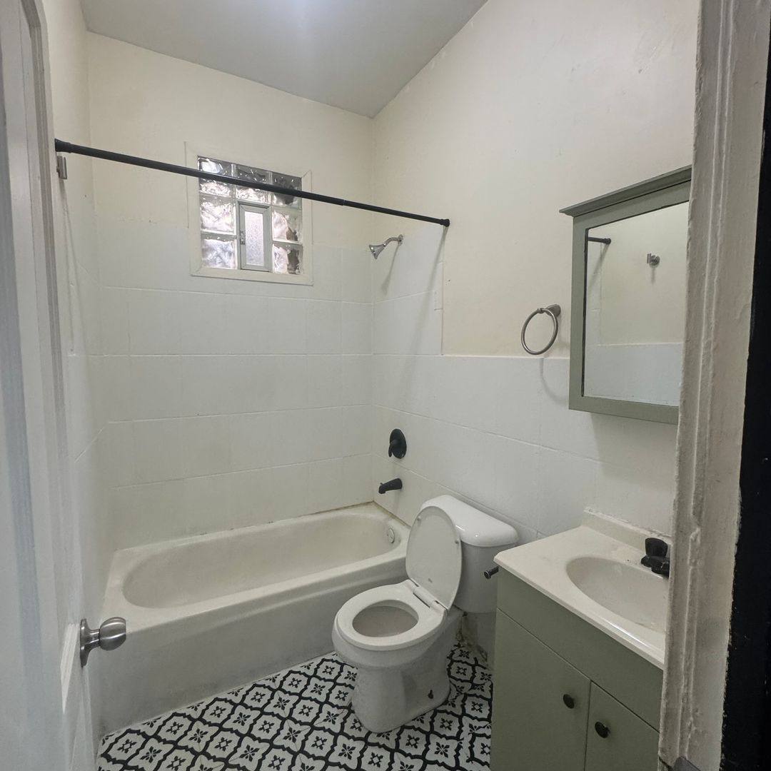 Apartment for rent at 2139 S Western Ave, Chicago, IL 60608