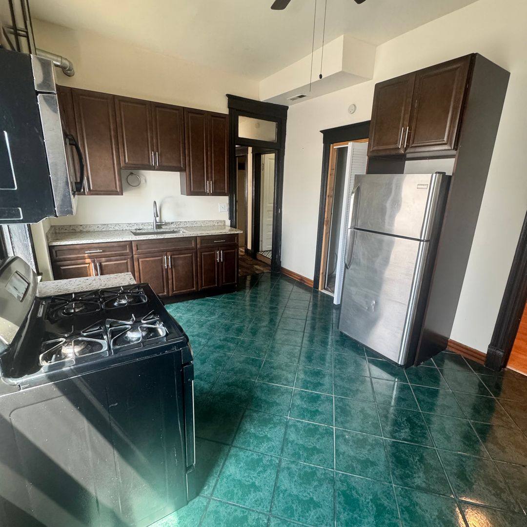 Apartment for rent at 2139 S Western Ave, Chicago, IL 60608