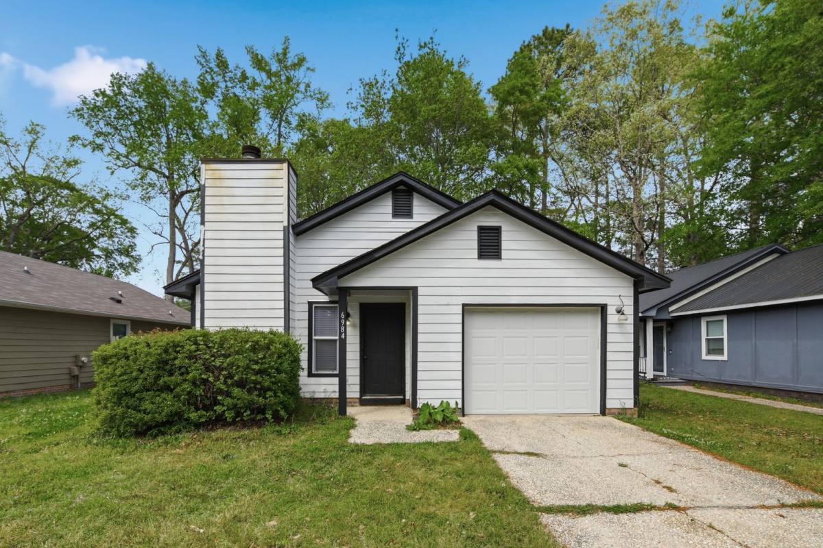 House for rent at 6984 Timberwood Dr, Fayetteville, NC 28314