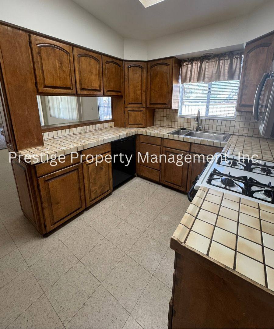House for rent at 825 E Copper St, Tucson, AZ 85719
