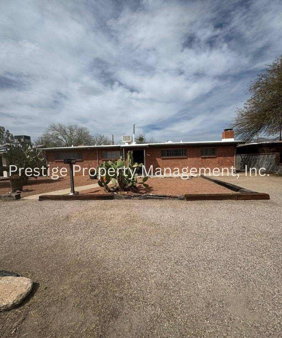 House for rent at 825 E Copper St, Tucson, AZ 85719
