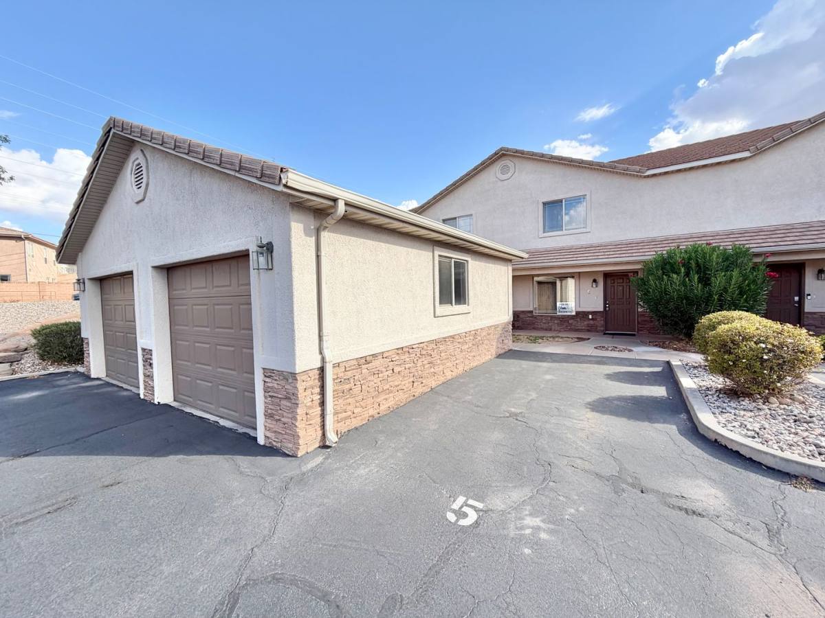 Townhouse for rent at 275 S 2450 E #6, St. George, UT 84790