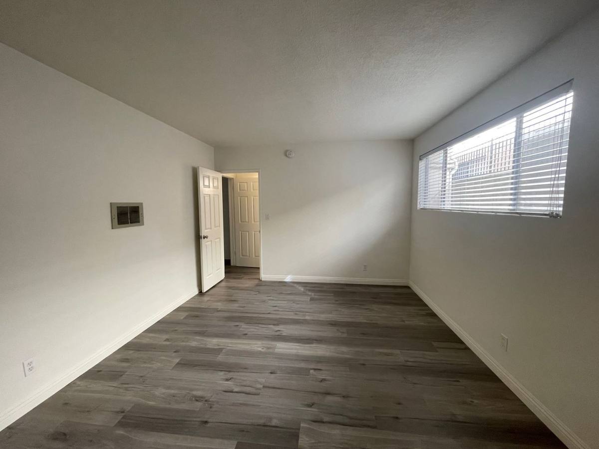 Apartment for rent at 943 N Louise St, Glendale, CA 91207