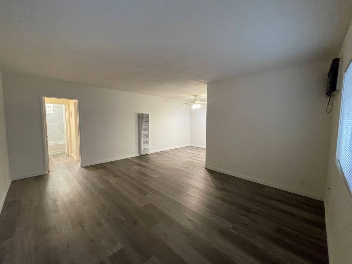 Apartment for rent at 943 N Louise St, Glendale, CA 91207