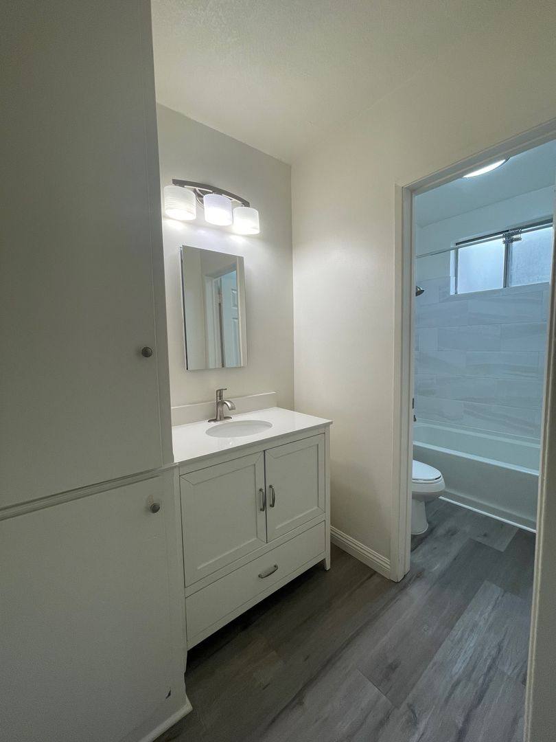 Apartment for rent at 943 N Louise St, Glendale, CA 91207