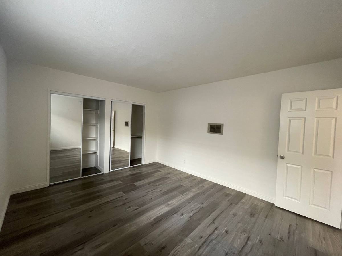 Apartment for rent at 943 N Louise St, Glendale, CA 91207