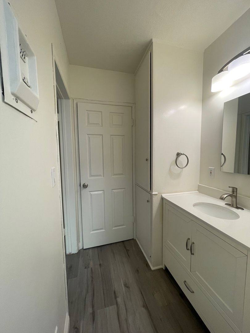 Apartment for rent at 943 N Louise St, Glendale, CA 91207