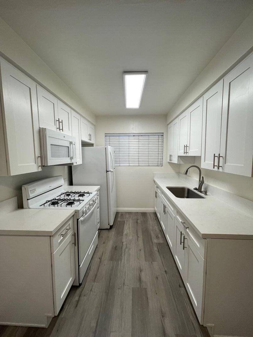 Apartment for rent at 943 N Louise St, Glendale, CA 91207