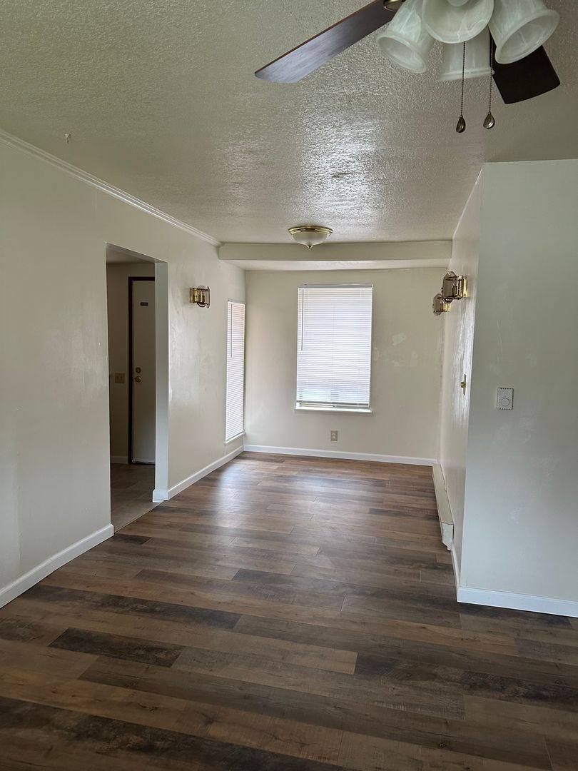 House for rent at 1043 W Nevada, Roseburg, OR 97471