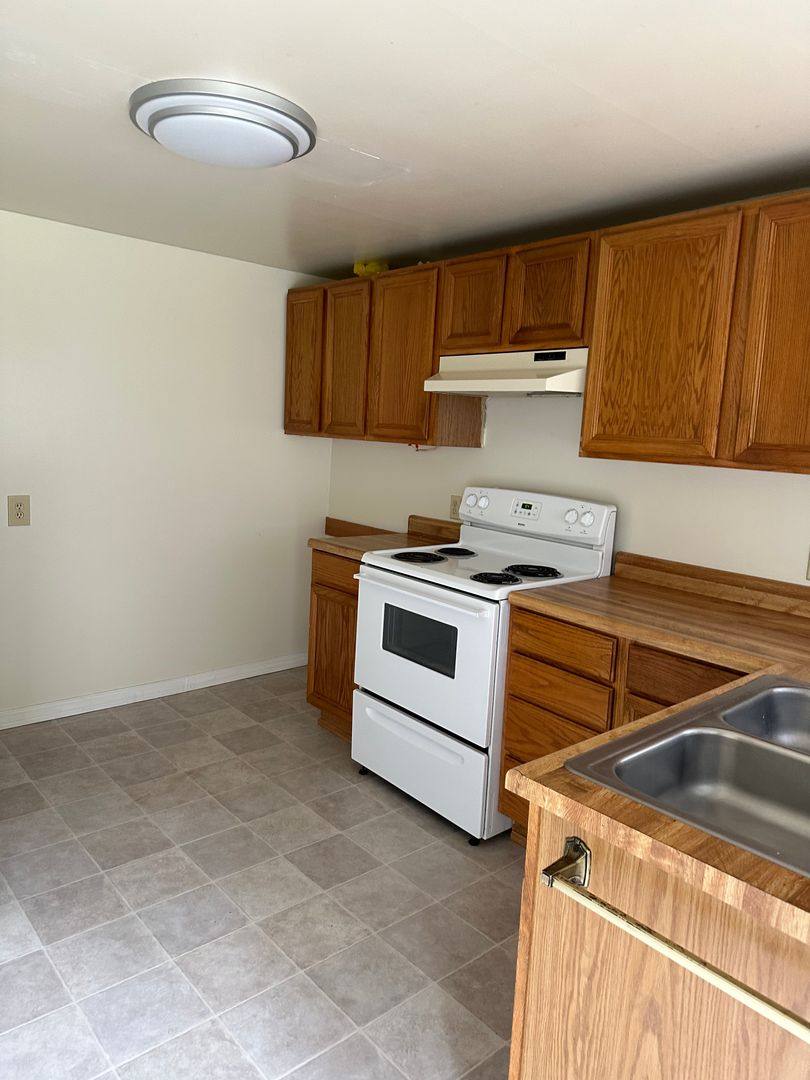 House for rent at 1043 W Nevada, Roseburg, OR 97471