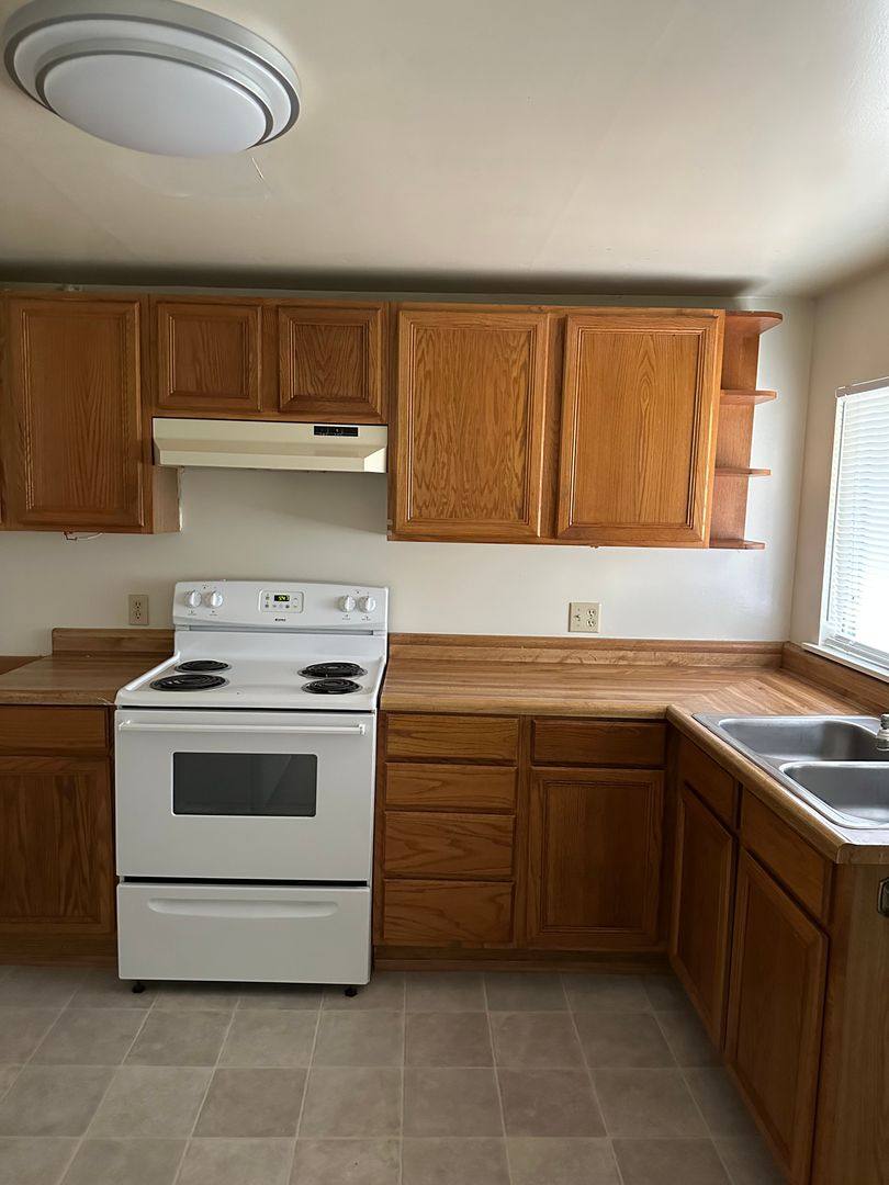 House for rent at 1043 W Nevada, Roseburg, OR 97471