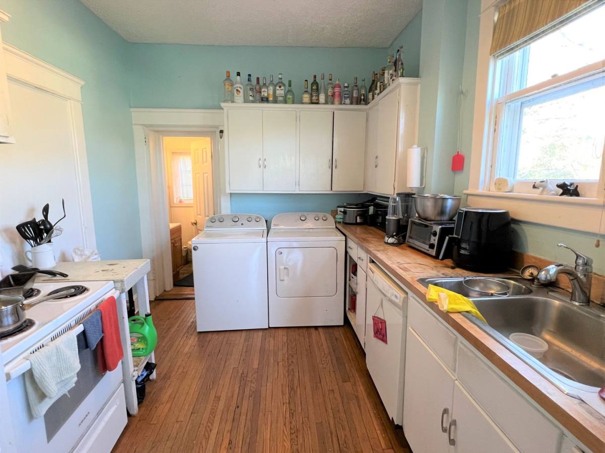 Apartment for rent at 111 Washington Ave, Charlottesville, VA 22903