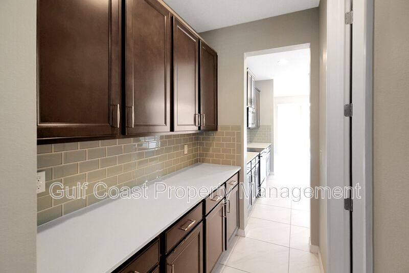 House for rent at 2914 Esmeralda Dr, Sarasota, FL 34243
