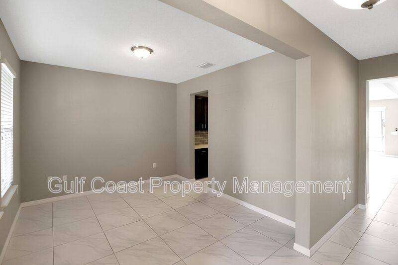 House for rent at 2914 Esmeralda Dr, Sarasota, FL 34243
