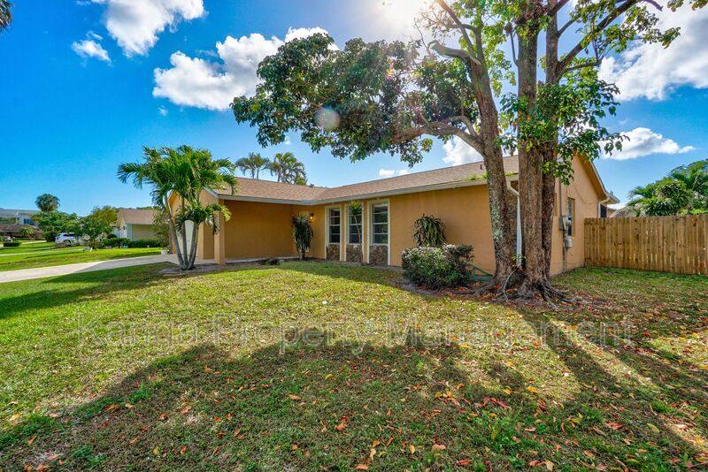 House for rent at 4128 Chestnut Ave, Palm Beach Gardens, FL 33410