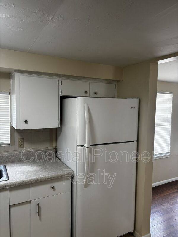 House for rent at 606 Cross St, Tarpon Springs, FL 34689