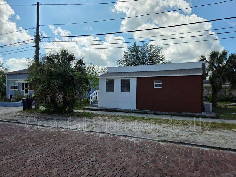 House for rent at 606 Cross St, Tarpon Springs, FL 34689