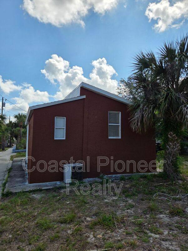House for rent at 606 Cross St, Tarpon Springs, FL 34689