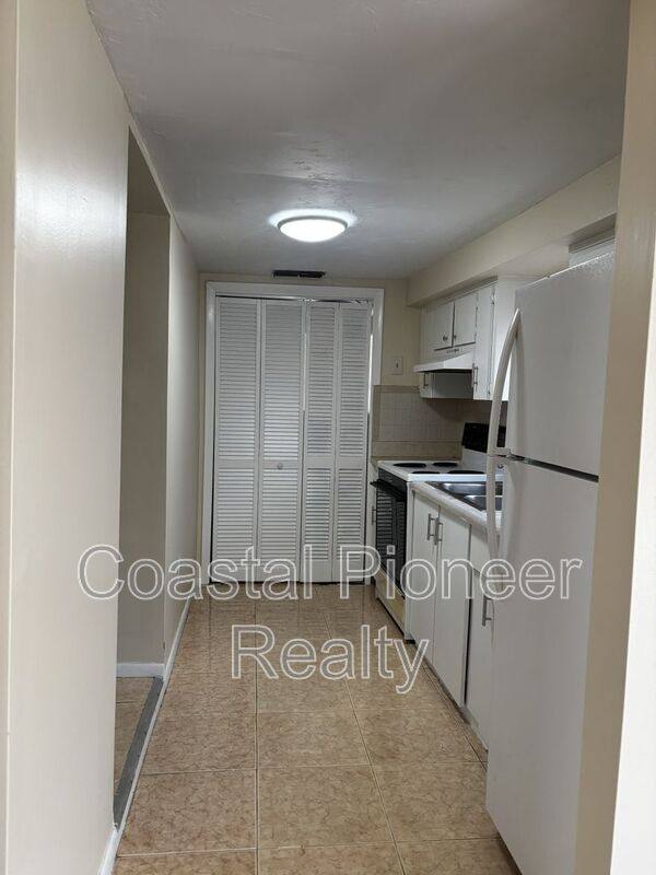 House for rent at 606 Cross St, Tarpon Springs, FL 34689