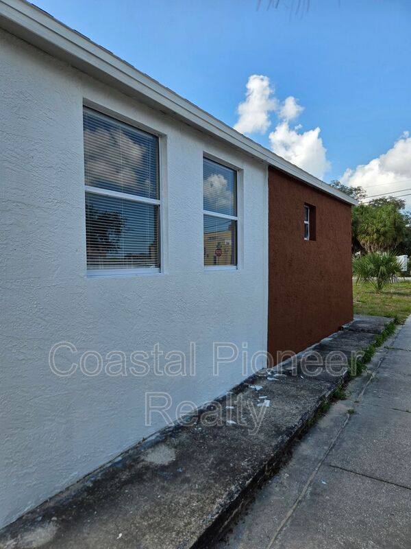 House for rent at 606 Cross St, Tarpon Springs, FL 34689