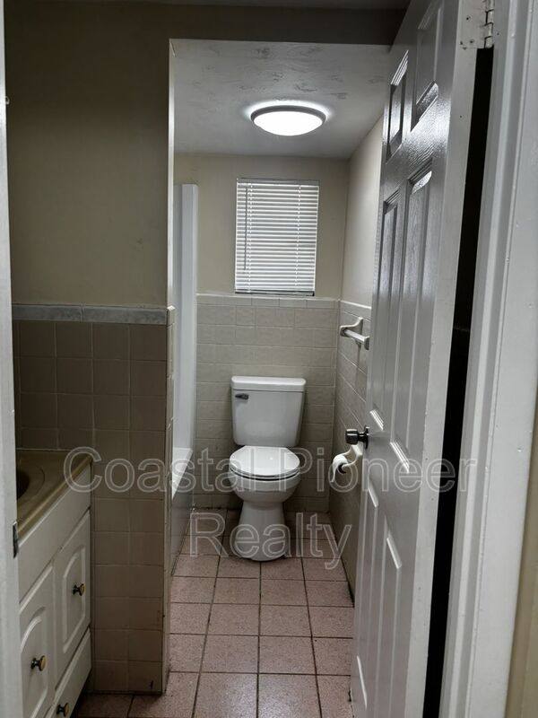 House for rent at 606 Cross St, Tarpon Springs, FL 34689