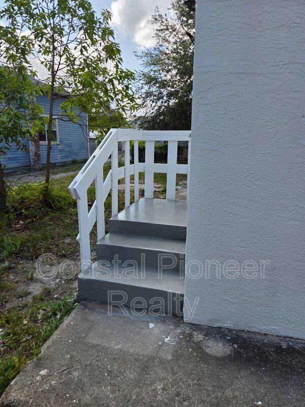 House for rent at 606 Cross St, Tarpon Springs, FL 34689