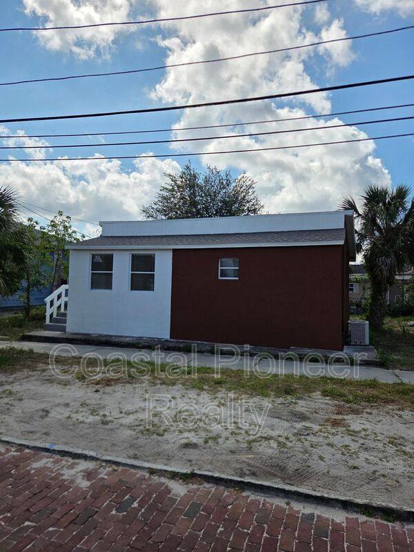 House for rent at 606 Cross St, Tarpon Springs, FL 34689