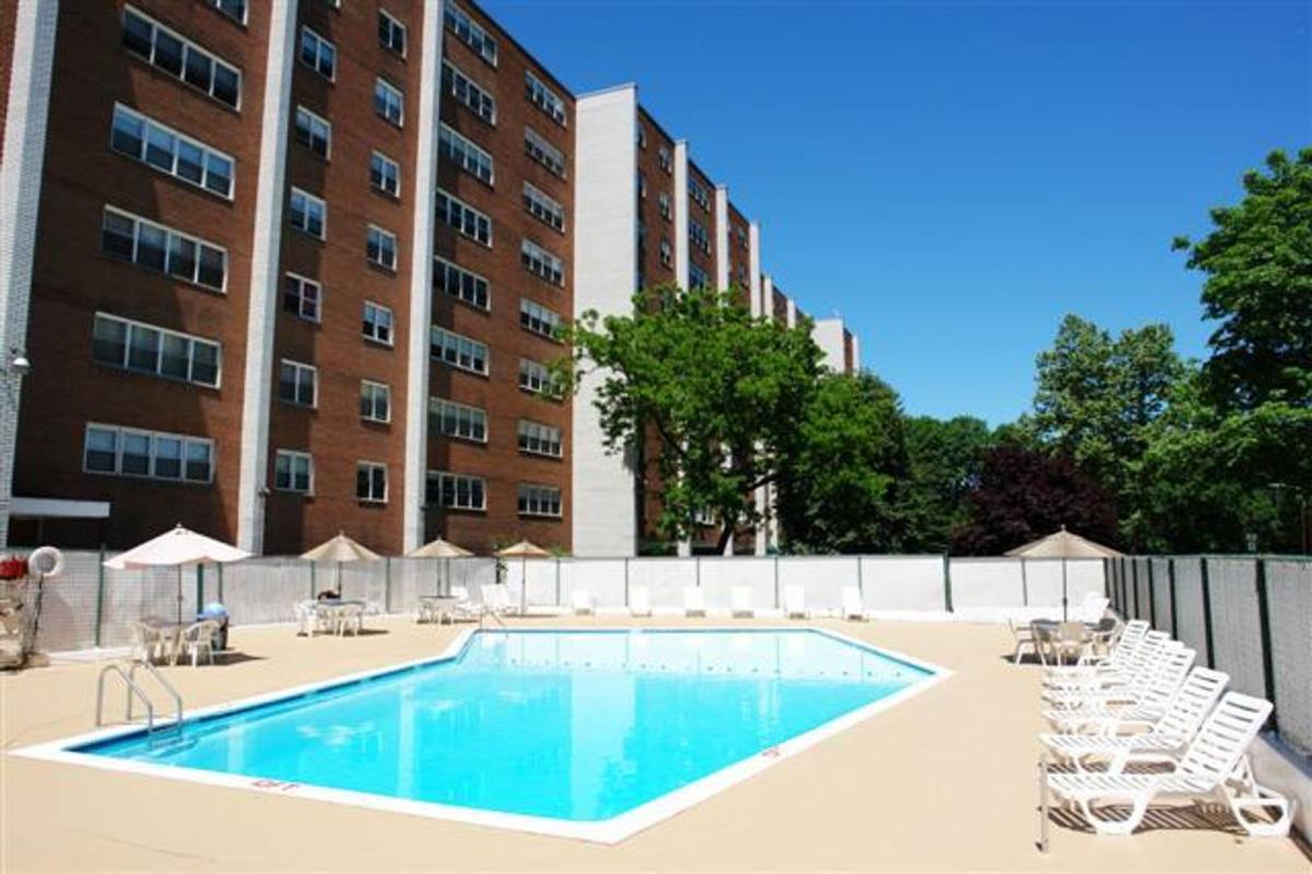 Apartment for rent at 39 E 39th St, Paterson, NJ 07514