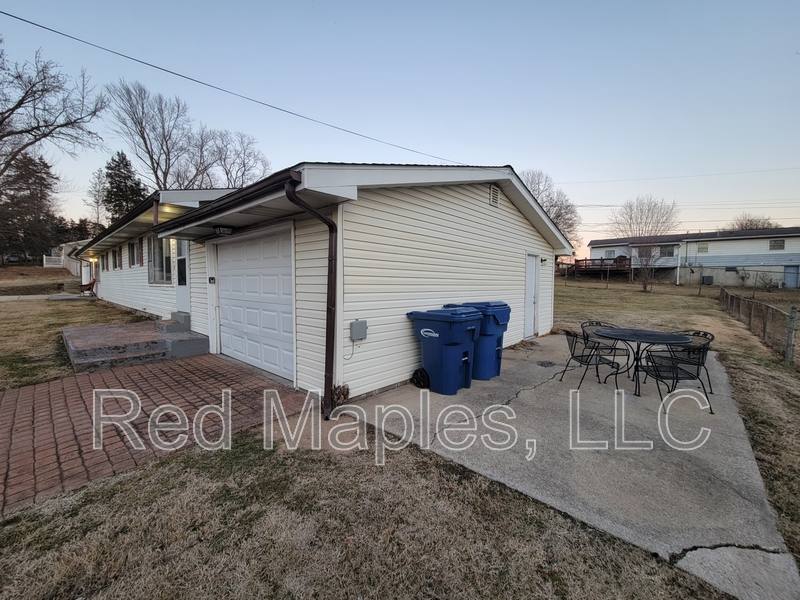 Apartment for rent at 3B Fairview Dr, Saint Charles, MO 63303