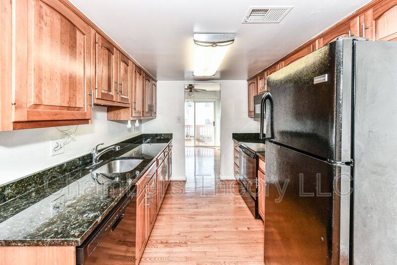 Townhouse for rent at 8088 Edinburgh Dr, Springfield, VA 22153
