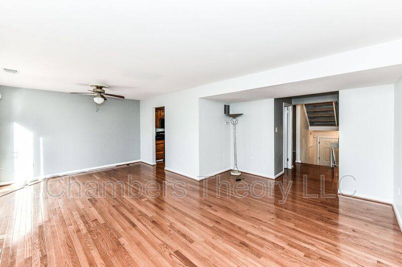 Townhouse for rent at 8088 Edinburgh Dr, Springfield, VA 22153