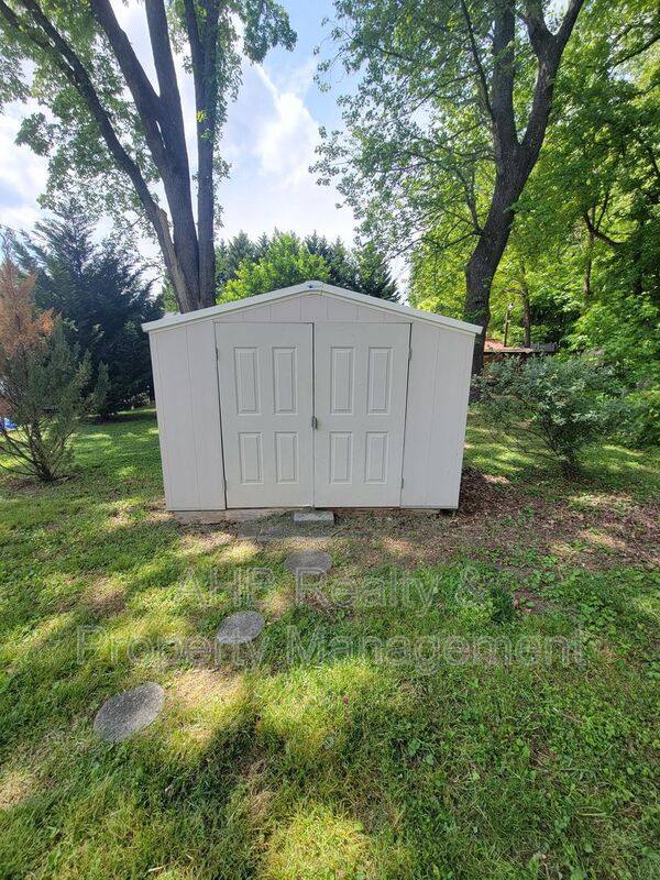 House for rent at 515 Burlington Ave, Gibsonville, NC 27249