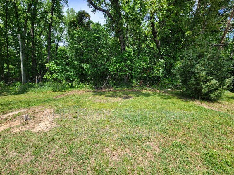 House for rent at 515 Burlington Ave, Gibsonville, NC 27249