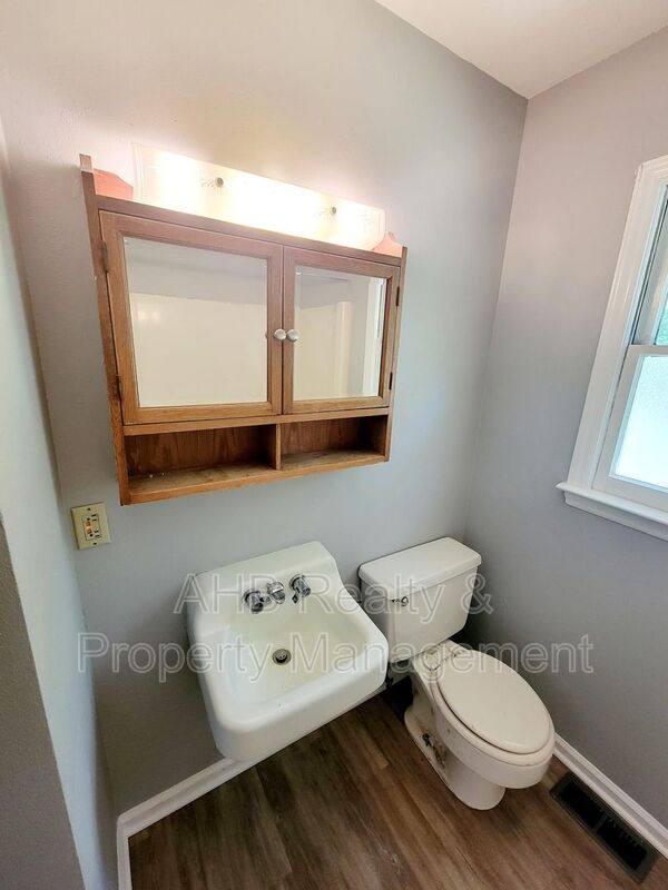 House for rent at 515 Burlington Ave, Gibsonville, NC 27249