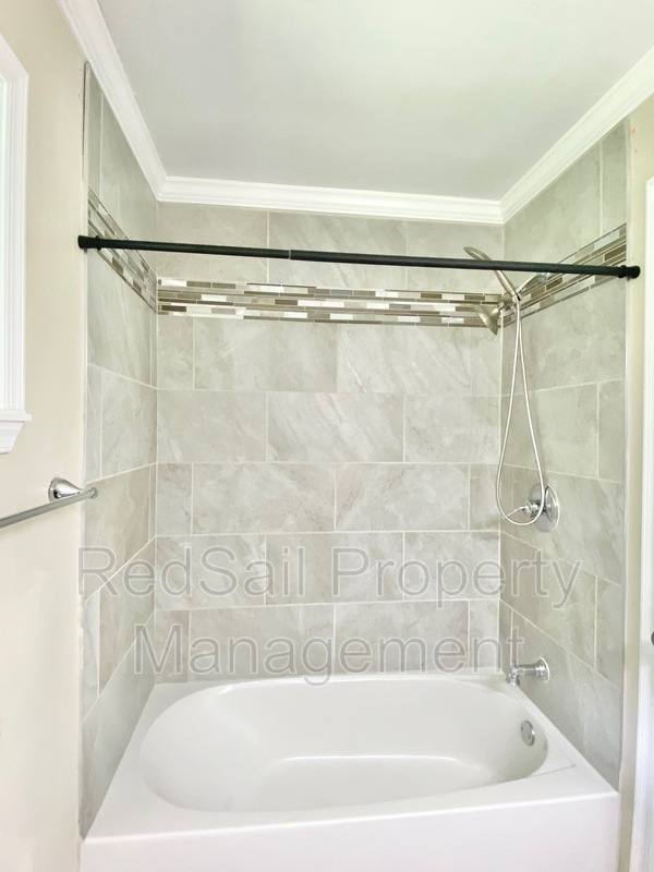 House for rent at 37 Pennwood Dr, Hampton, VA 23666