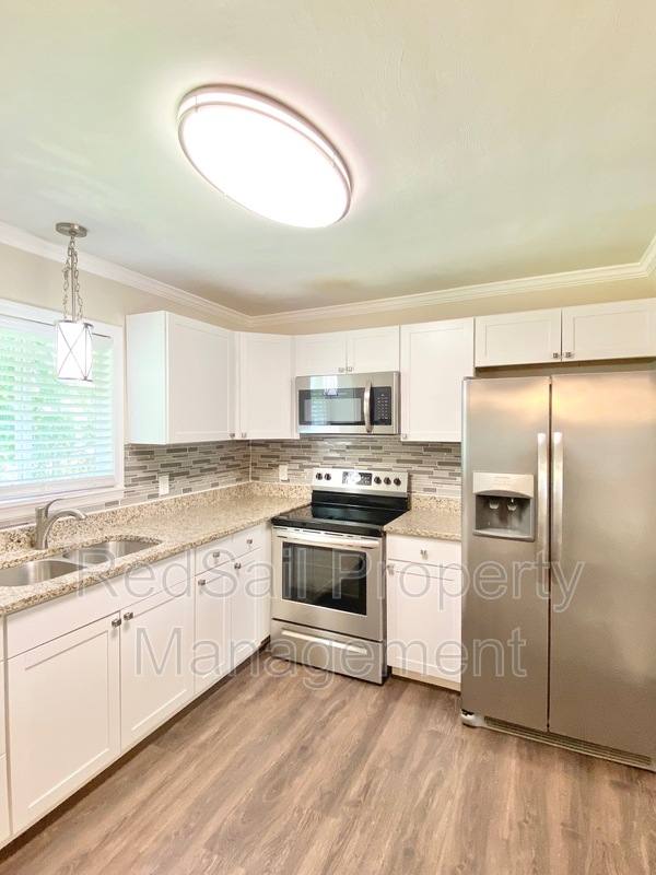 House for rent at 37 Pennwood Dr, Hampton, VA 23666