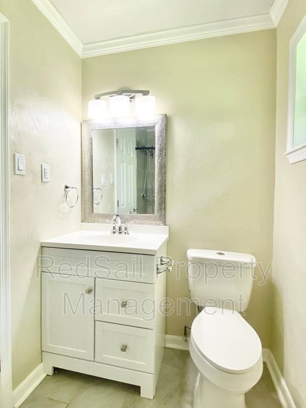 House for rent at 37 Pennwood Dr, Hampton, VA 23666