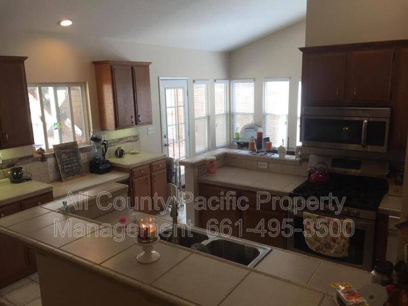 House for rent at 42330 Portland Lane, Lancaster, CA 93536