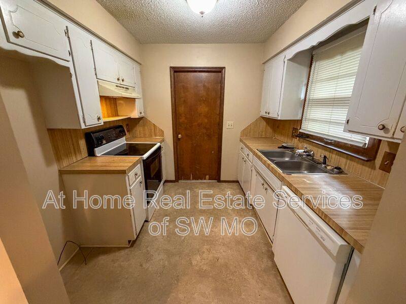 House for rent at 1444 S Gelven, Springfield, MO 65804