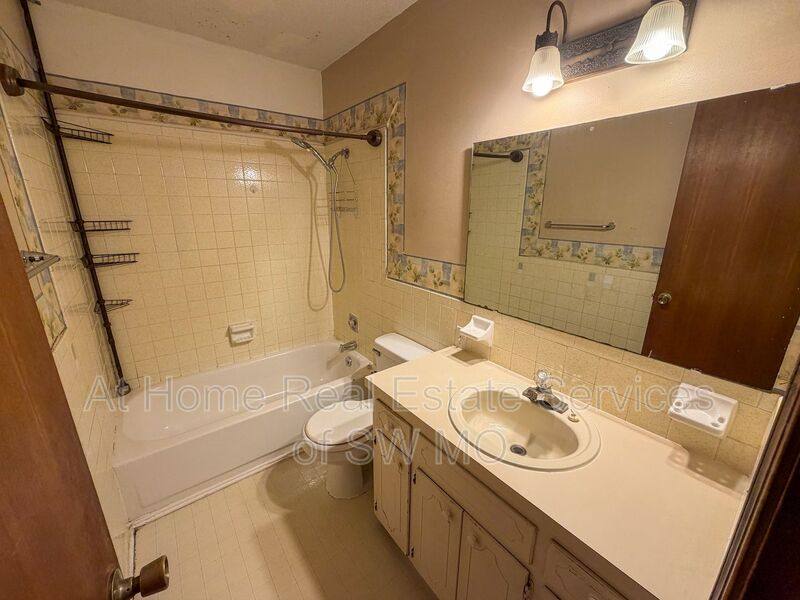 House for rent at 1444 S Gelven, Springfield, MO 65804