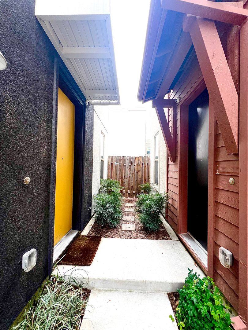 Townhouse for rent at 333 Crate Ave, Sacramento, CA 95818