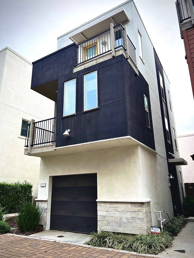 Townhouse for rent at 333 Crate Ave, Sacramento, CA 95818